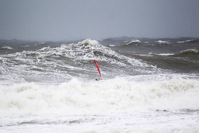 Bruch checks out his ramp - PWA KIA Cold Hawaii World Cup 2011 Day 2 &copy; PWA World Tour http://www.pwaworldtour.com
